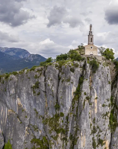 Le Roc de Castellane et sa chapelle