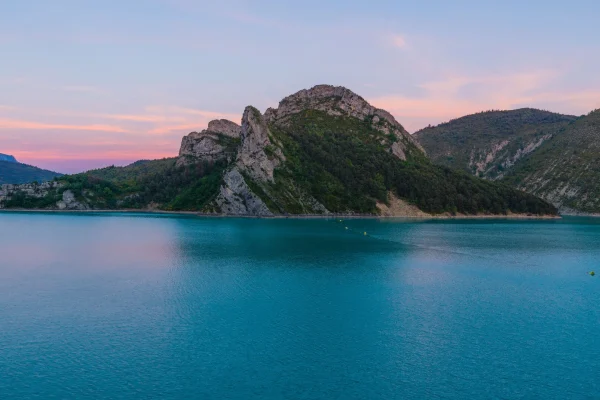 Le Lac de Castillon et son barrage